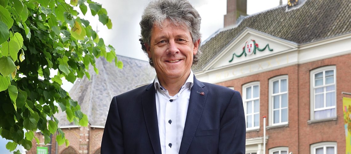 Cor-Smits-staande-foto